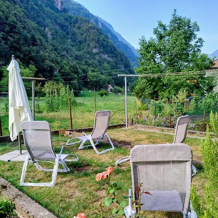 Idro Castle View Apartment *