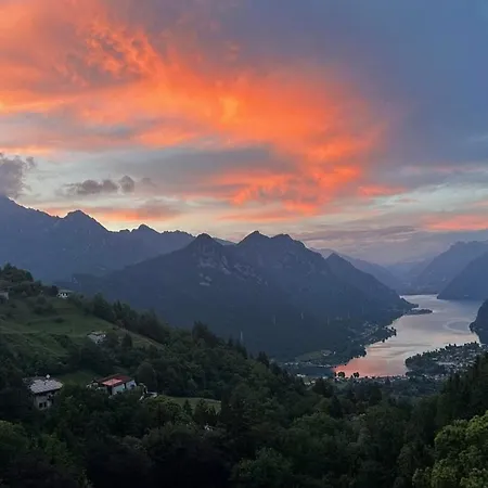 Apartment Idro Castle View