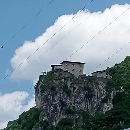 Idro Castle View Apartamento